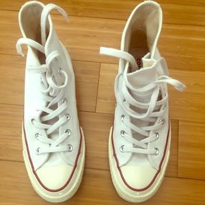 Hardly worn women’s high top converse